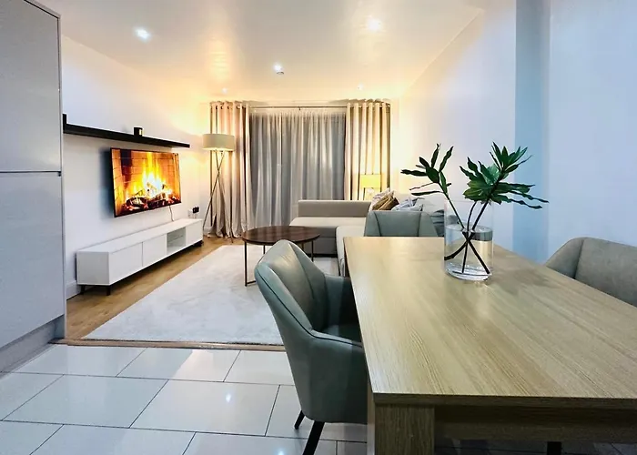 Westferry Deluxe Penthouse