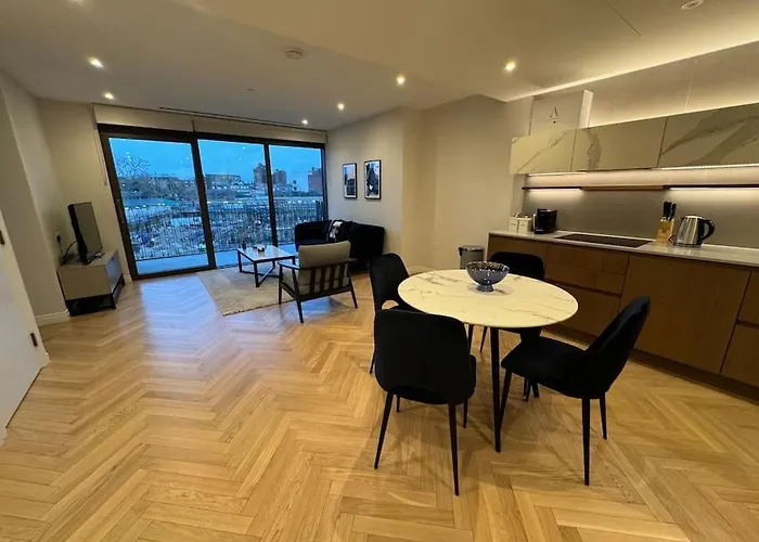 Luxury 2 Bed And 2 Bath Flat With Air Condition