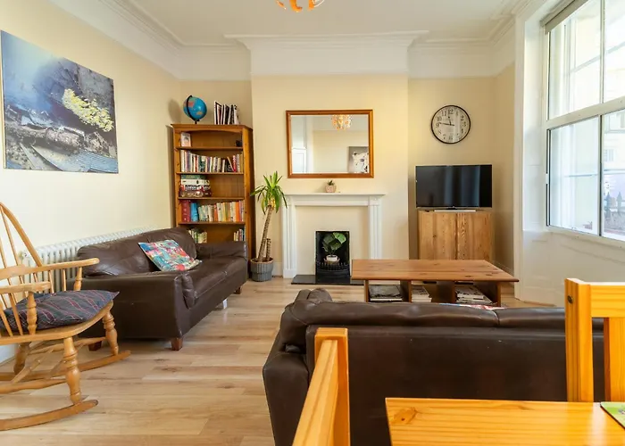 Stylish 2Bed Steps From Iconic Waterloo!
