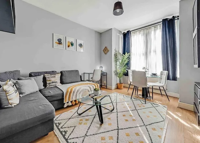 Lovely 2-Bed Rental Close To Excel And O2 Arena