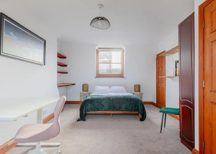 Spacious And Inviting 4Bd Home Haggerston