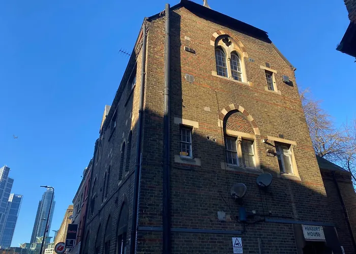Victorian Building - Sleeps 5 - Pet Friendly