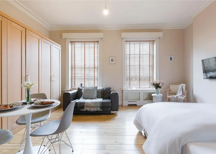 Charming London City Apartment