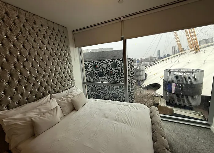02 Arena View Suite