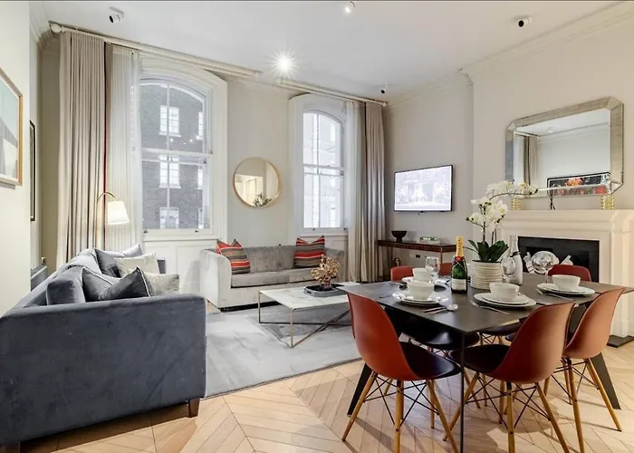Luxurious 3 Bed Central Covent Garden Penthouse