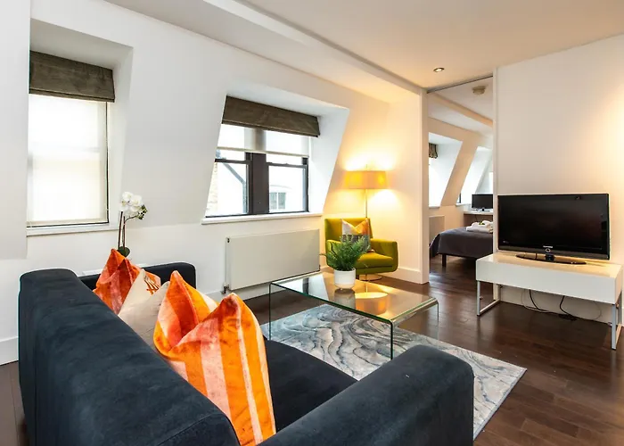 Charming 1Br Near Monument Station!