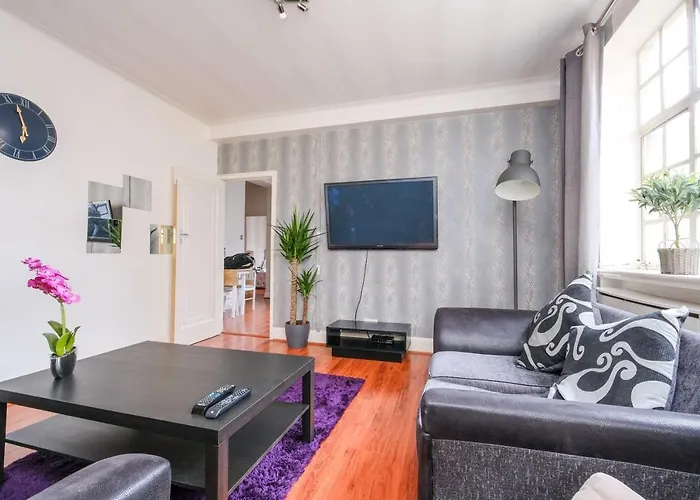 Classic Marble Arch Apartment