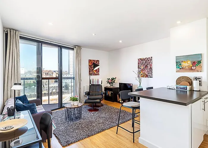Bright Camden Retreat With Balcony