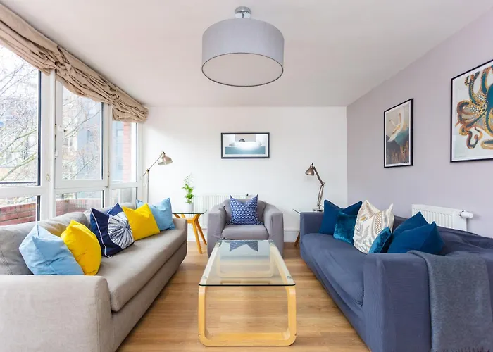 Spacious Central 3 Bedroom Apartment In Old Street