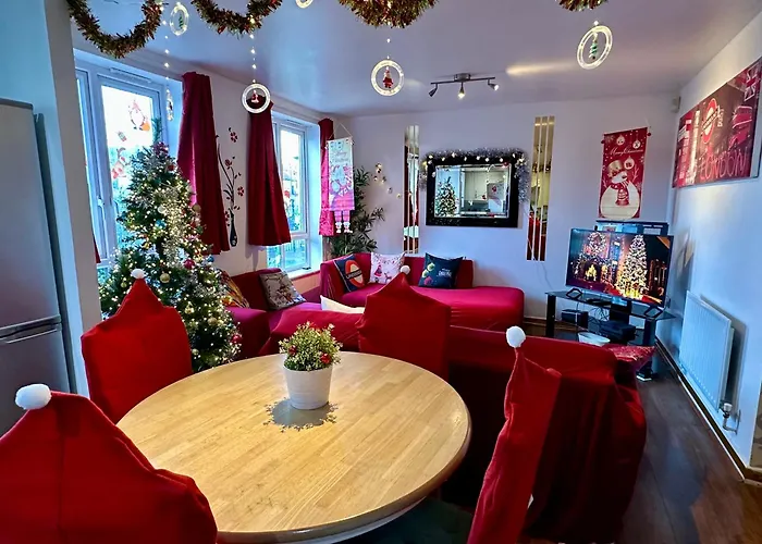 London 2 Bed 2 Bath Apartment Holiday Home - Free Parking - 3Min Walk To The Train Station - 19Min To London Liverpool Street 5Min To Victoria Line 1Gb Broadband Super Fast Internet Ground Floor 100S Of Shops Restaurants Bakeries 24-Hour Asda Superst