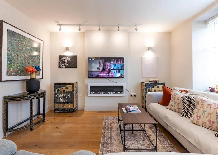 Pass The Keys Spacious 2-Bedroom Flat In The Heart Of Kensington