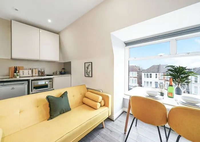 Spacious Studio Apartment In Green Lanes