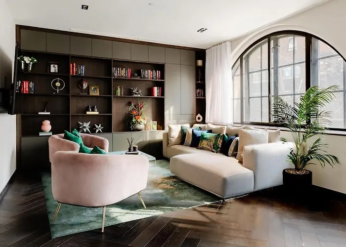 Shh! Oxford St Dream-Come-True Fam Design Hot Spot