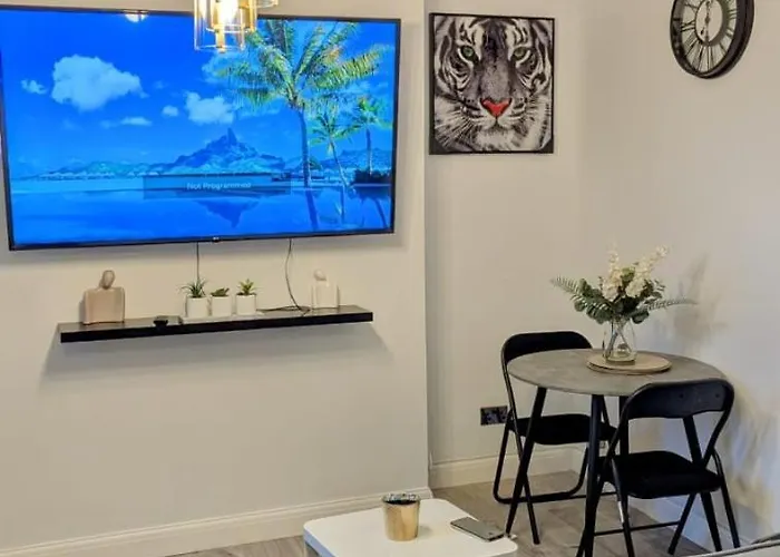 Luxury & Stylish Ground Floor 1Bed Apartment, 5 Minutes Walk To Crystal Palace Train Station