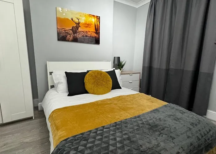 Stylish 2-Bed Garden Flat, 5 Mins To Brixton