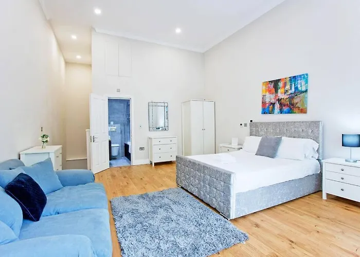 Stylish 1-Bedroom Duplex In Kensington Cromwell 1