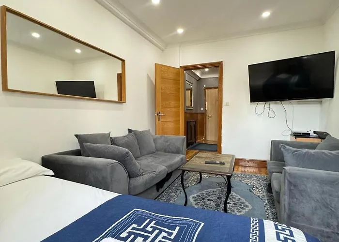 Marble Arch Service Apartment