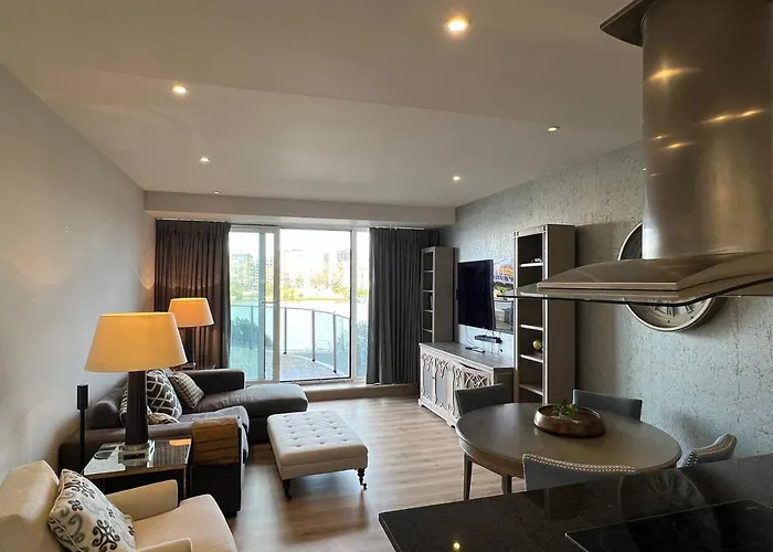 Chelsea Bridge Apartment