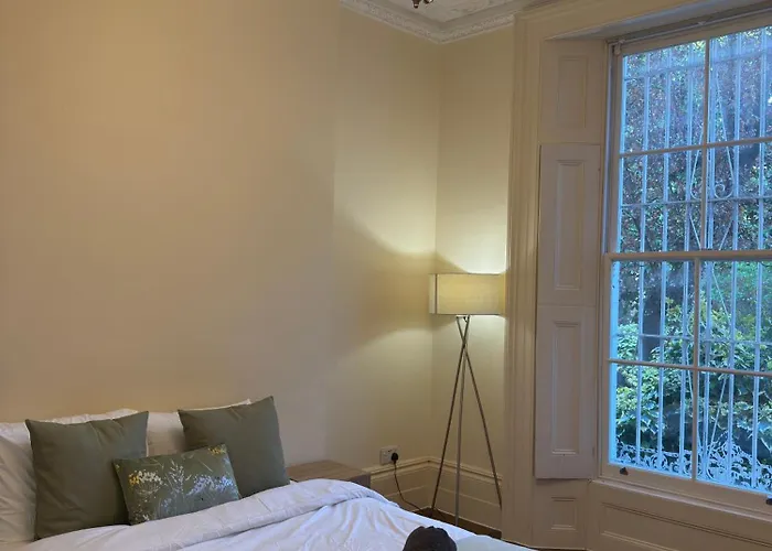 Amanah Properties - London 2 Bed Iconic Abbey Road Zone 2