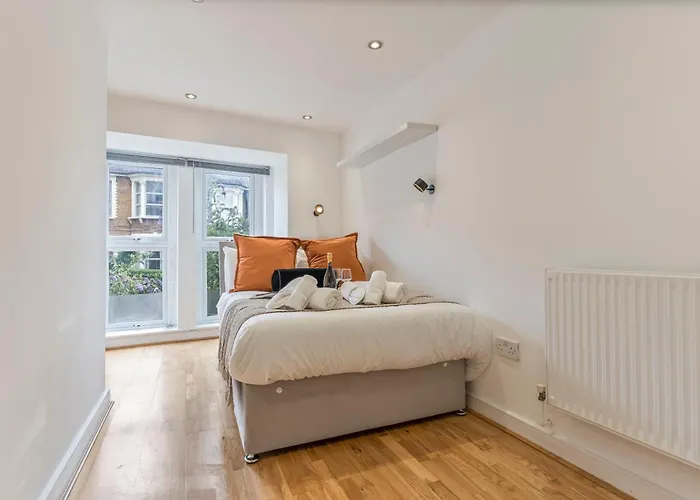 Stylish 2 Bed North London