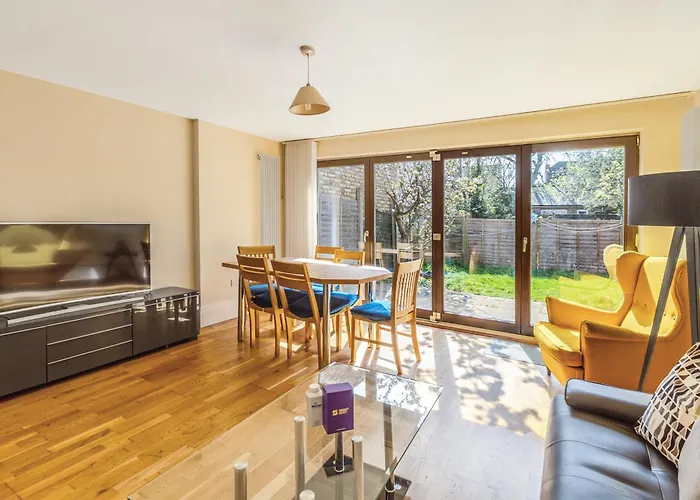 Serene 1Br Wimbledon Apt With Private Garden & Parking