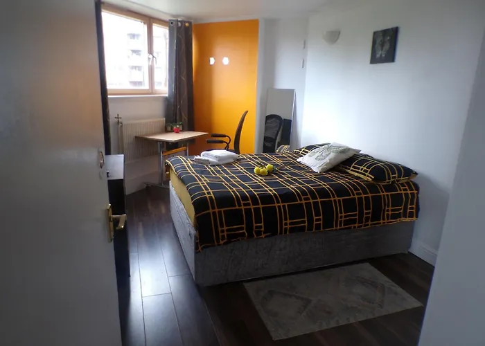 Chelsea Orange Apartment Sleeps10-Petsok-Parking