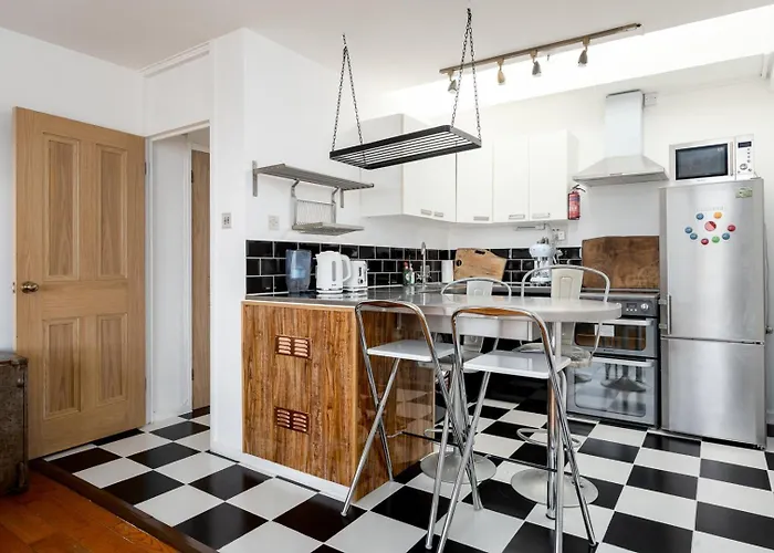 Guestready - Stylish Skyline Views, Central London