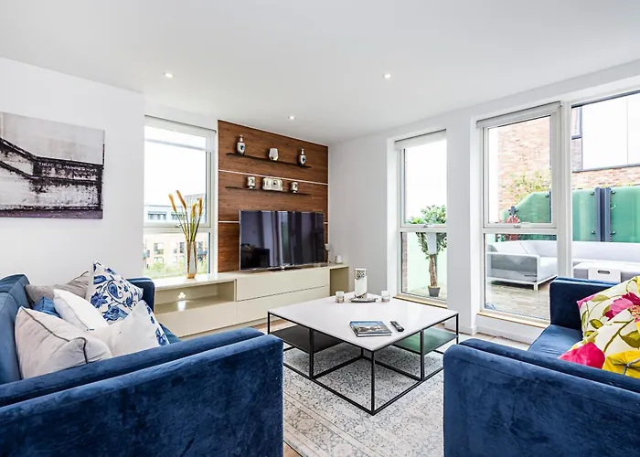 Chiswick Park 3 Bed 3 Bath West London - Parking