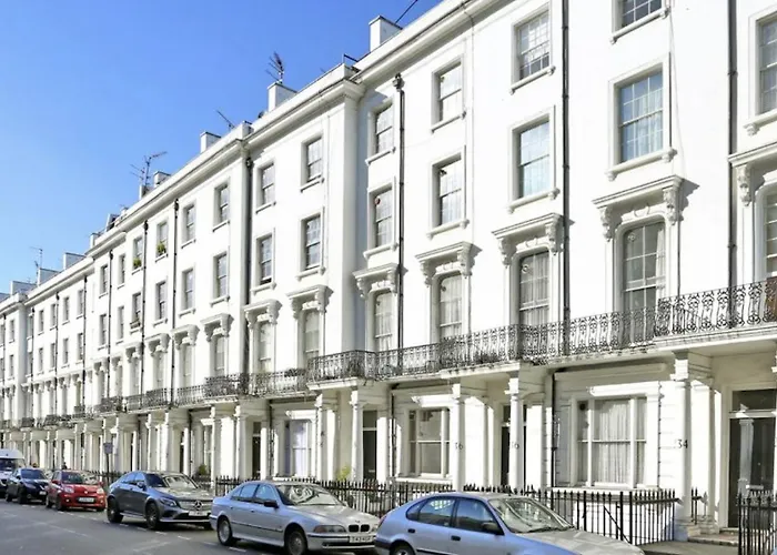 Newly Renovated 2-Bed, 2-Bath Edwardian Home In Paddington, Just Mins Walk To Hyde Park, Lancaster Gate, Kensington Gardens, Little Venice, And The West End, Zone 1
