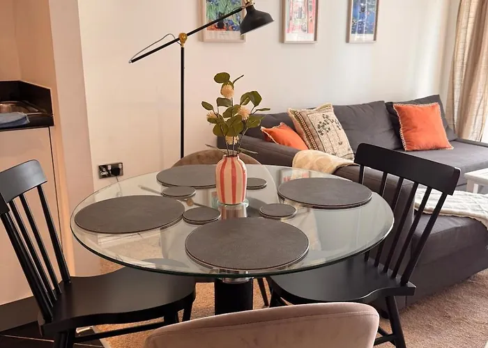 Family Stay Battersea With Balcony In Central London