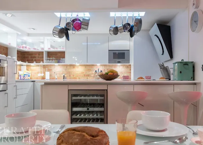 Amazingly Luxurious Loft Apartment, Soho - 3 Bedrooms, 2 Bath & Office