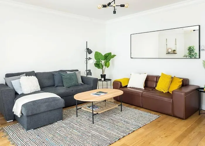 Elegant 2Bd Duplex With Outdoor Patio/Glass Canopy