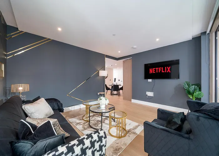 Battersea 2Br Flat - Gym, Balcony, Parking, Great Location - Long Stays Welcome
