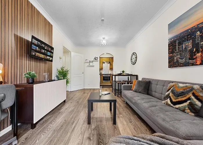 Bright Modern Suite In Elephant & Castle