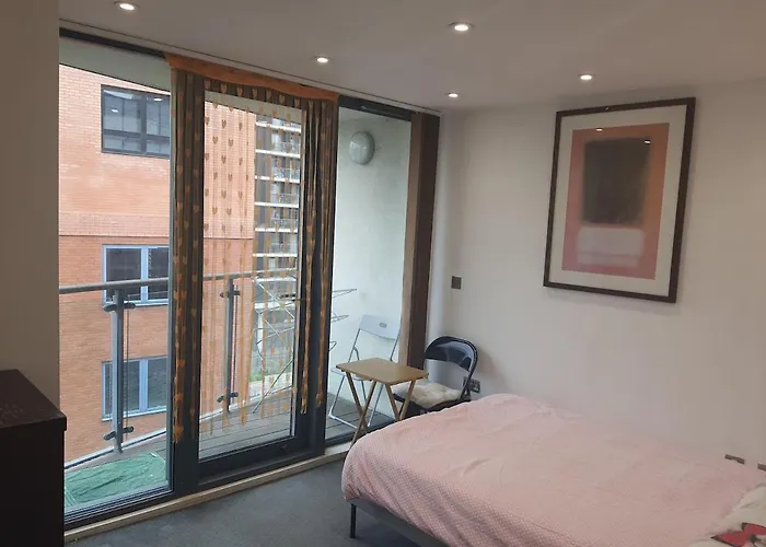Ensuite Room In Canary Wharf Shared Apartment