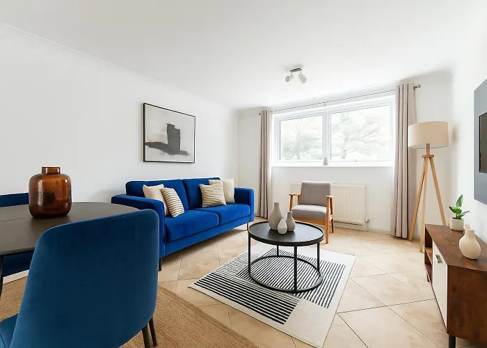 Hidden Gem In North London - Spacious Flat With Garden Views