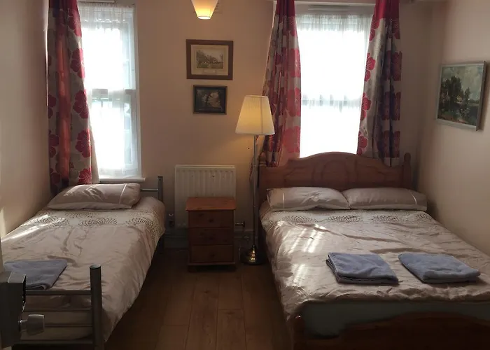 Central Greenwich Guest Rooms
