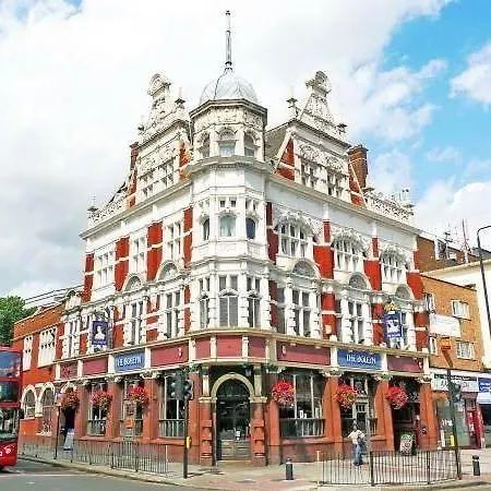 Boleyn Bunkhouse And Bar