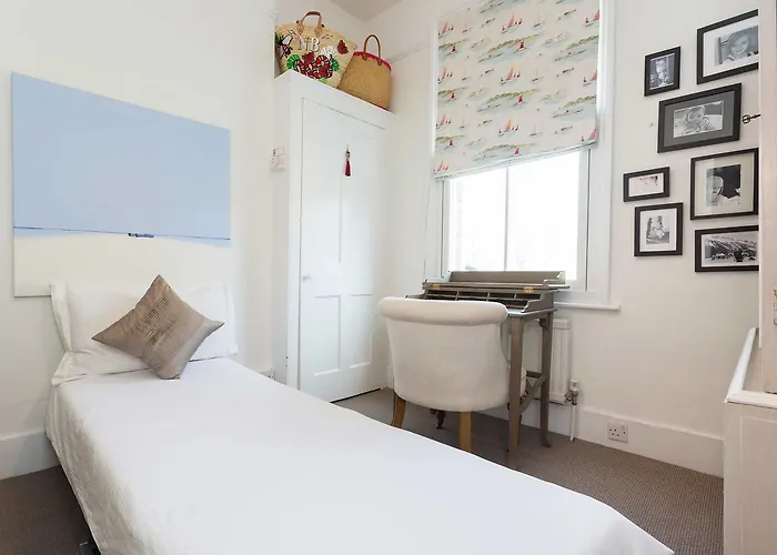 Veeve - Coveted Clapham Common