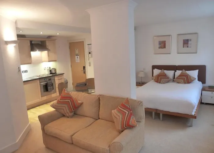 What are the best hotels near London Eye?