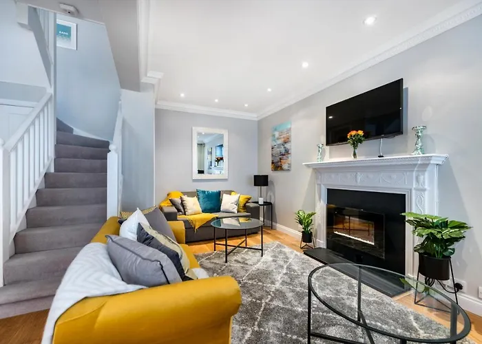 Victoria Mews House - By Sojourn