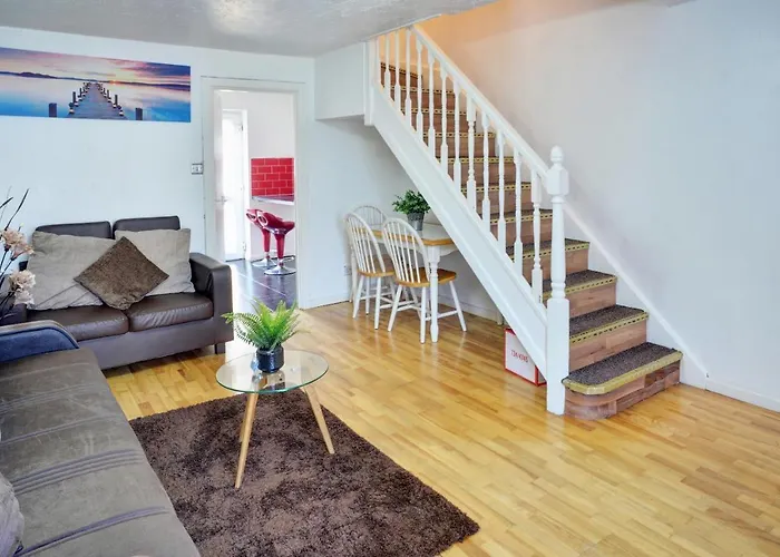 Stylish 2B House With Parking