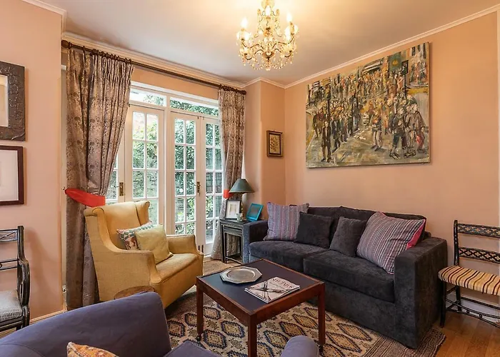 2 Bed Flat With Garden Next To Battersea Park!