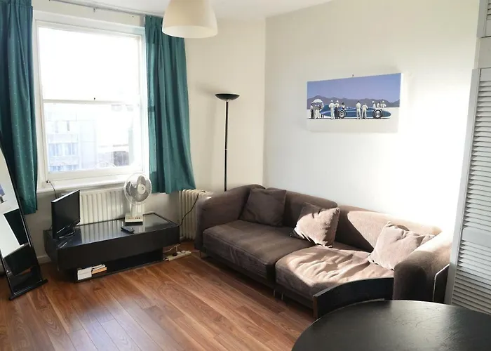 Apartment Near Hyde Park Sleeps 4