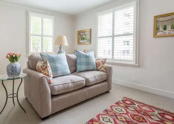Cadogan Street Apartment