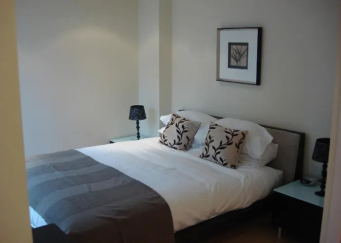 Luxurious Sir John Lyon Serviced Apartment
