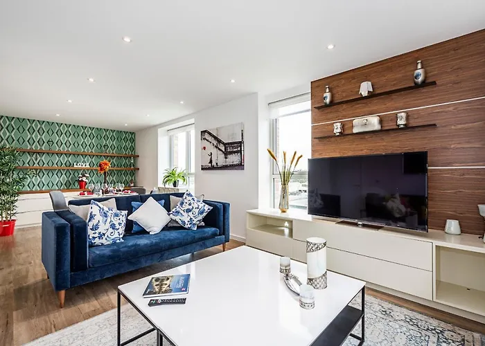 Chiswick Park 3 Bed 3 Bath West London - Parking