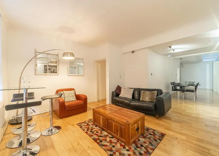 Piccadilly Circus Stylish Studio Apartment