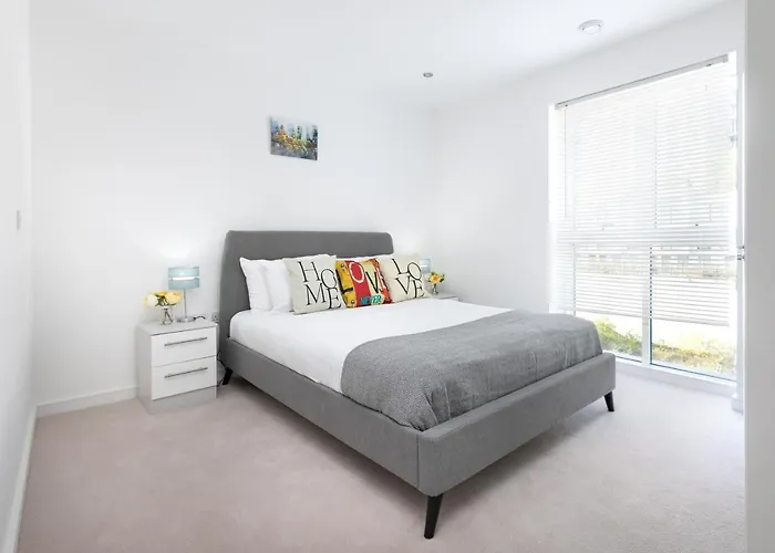 Skyvillion - Olympic View London Stratford Apartment