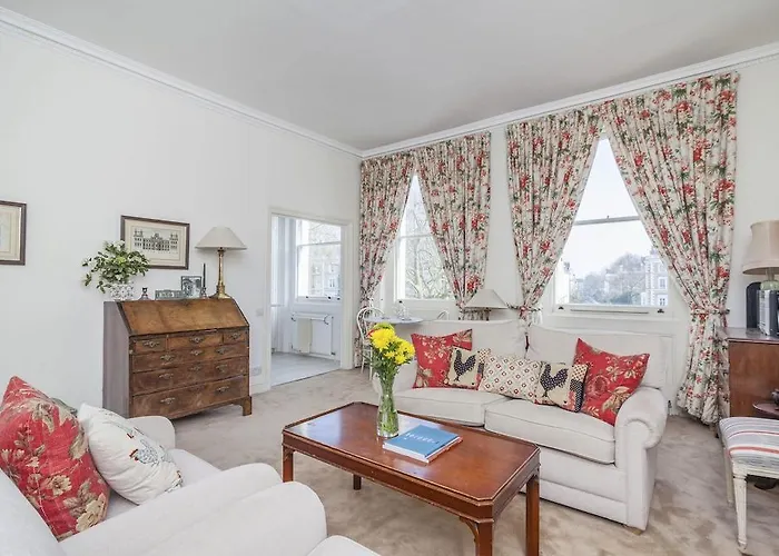 Classic South Kensington Home With Balcony